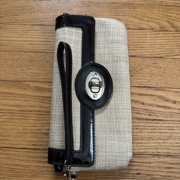 Ann Taylor Black and Tan Wristlet Clutch - Picture 14 of 16